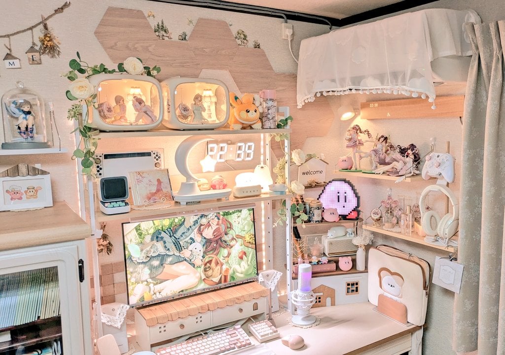 好きを詰め込んだ淡色なデスク🥰