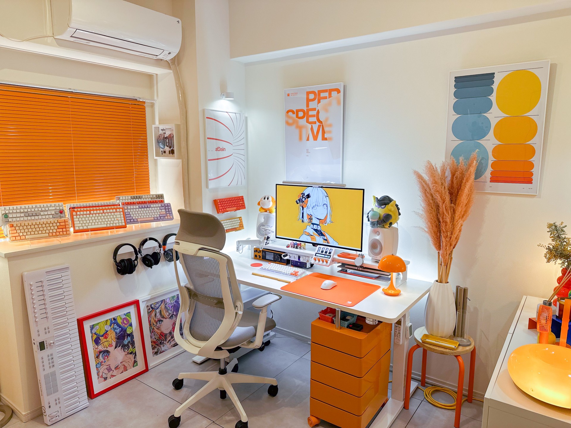 White × Orange Desk 🤍🧡