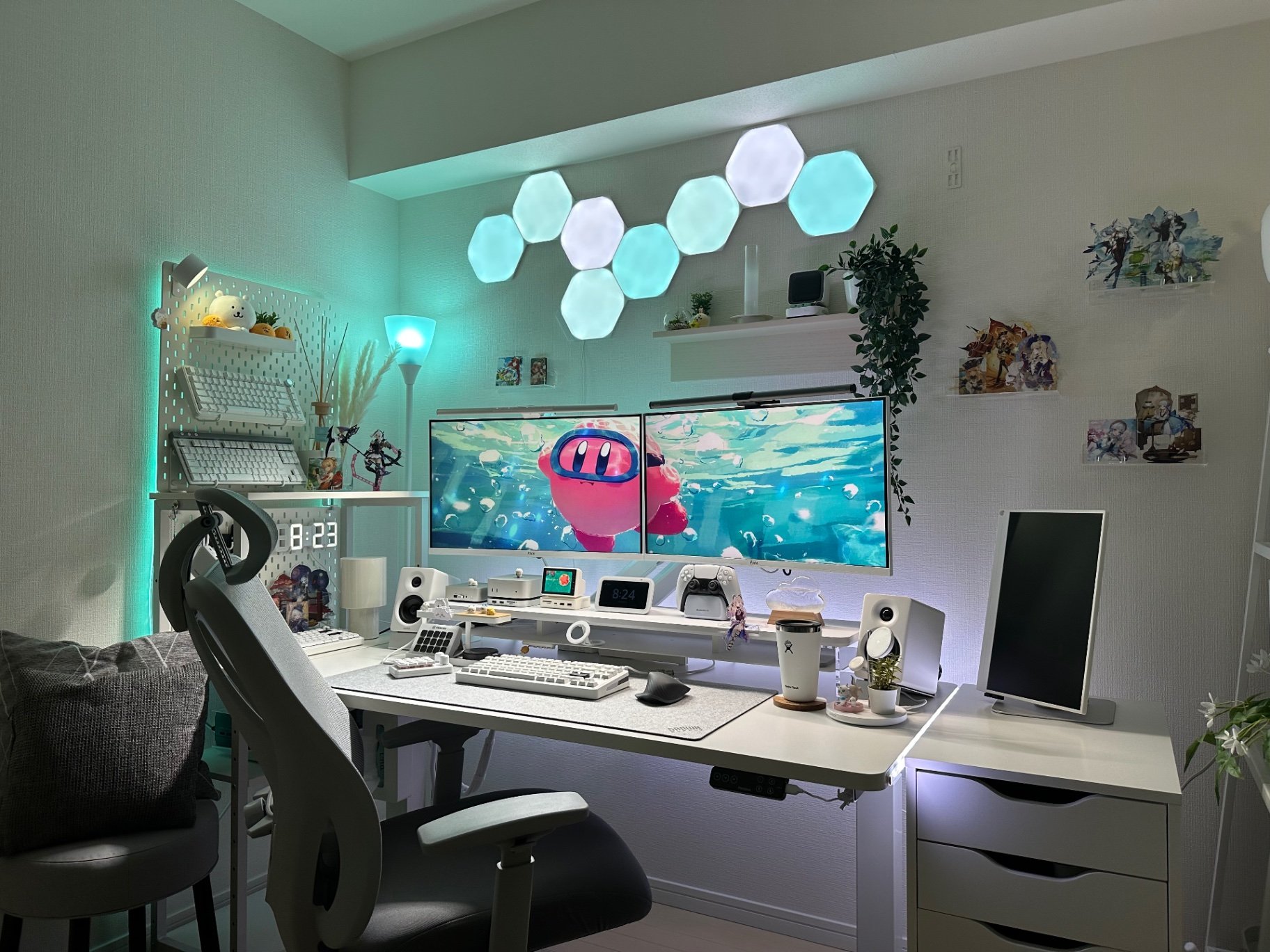 cozy white desk🤍